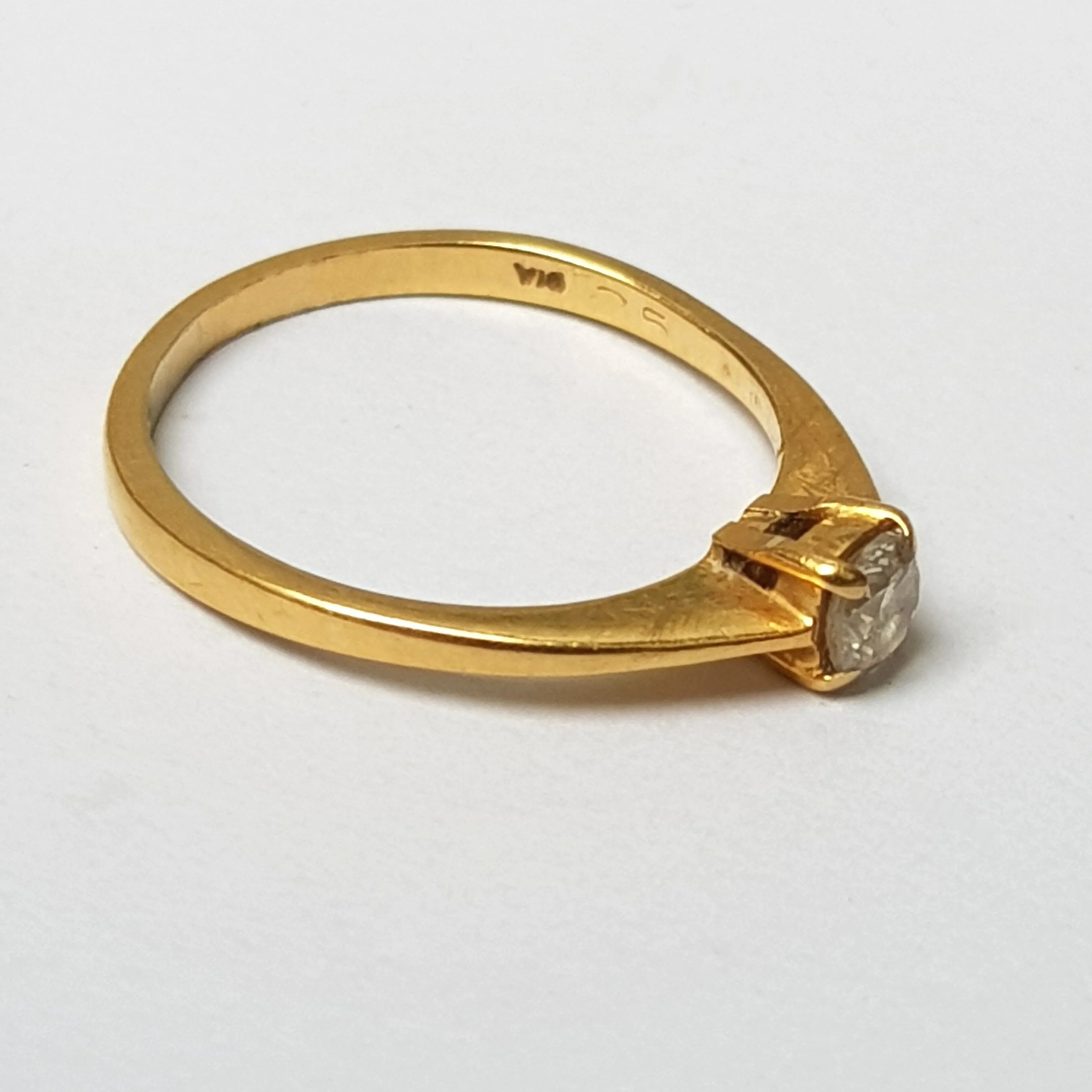 18k Gold Diamond Solitaire Ring 0.25cts Size U.K L Vintage London circa 1985