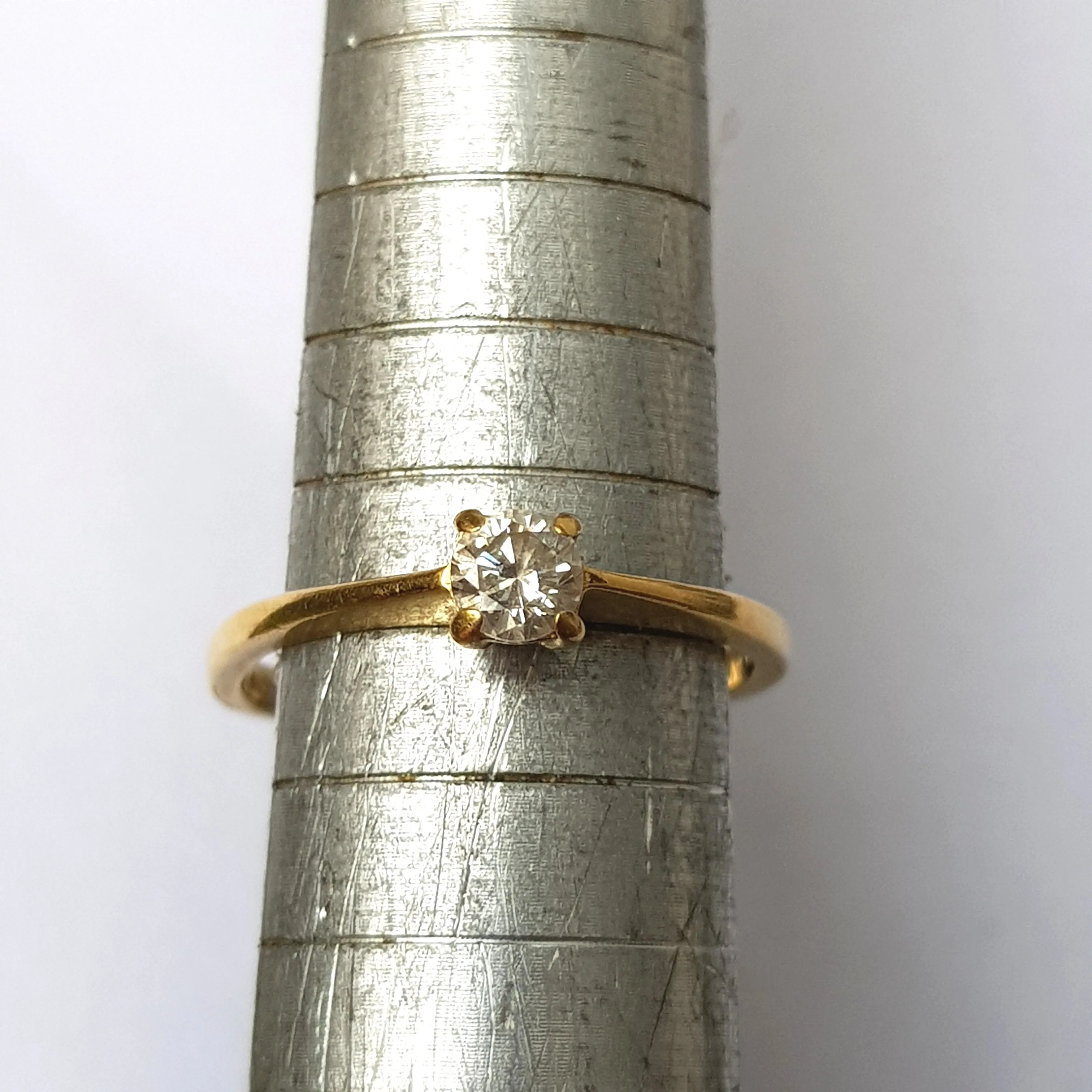 18k Gold Diamond Solitaire Ring 0.25cts Size U.K L Vintage London circa 1985