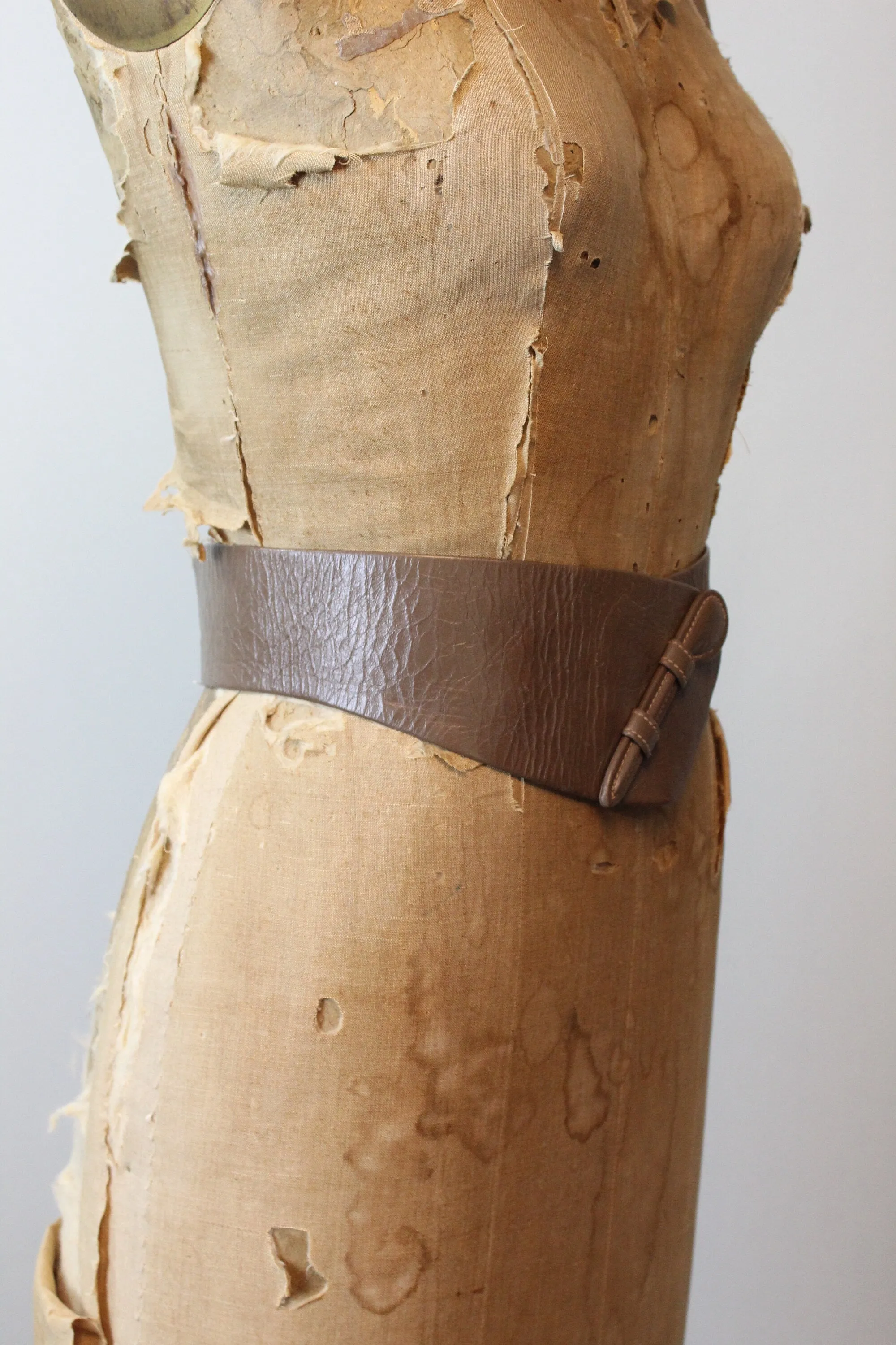 1970s ANNE KLEIN for Calderon WIDE pin belt xs  | new spring