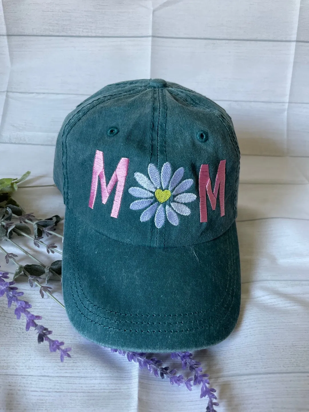 Embroidered Daisy Mama , cool mom sweatshirt, expecting mother gifts, mom cap