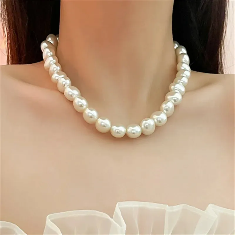VAIGE Vintage Simulated Pearl Bead Choker Necklace with Elegant Geometric Pendant - Trendy Collarbone Chain Jewelry for Special Occasions