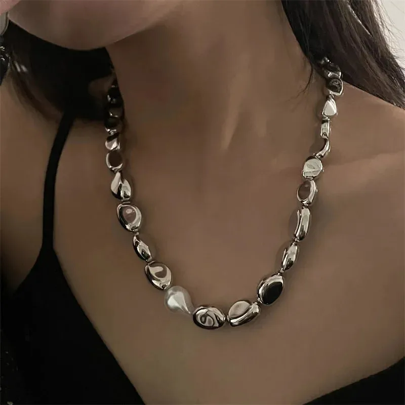 VAIGE Vintage Simulated Pearl Bead Choker Necklace with Elegant Geometric Pendant - Trendy Collarbone Chain Jewelry for Special Occasions